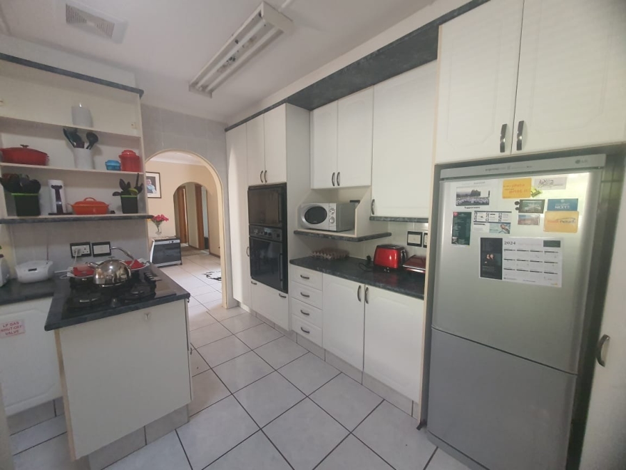 To Let 5 Bedroom Property for Rent in Beacon Bay Eastern Cape